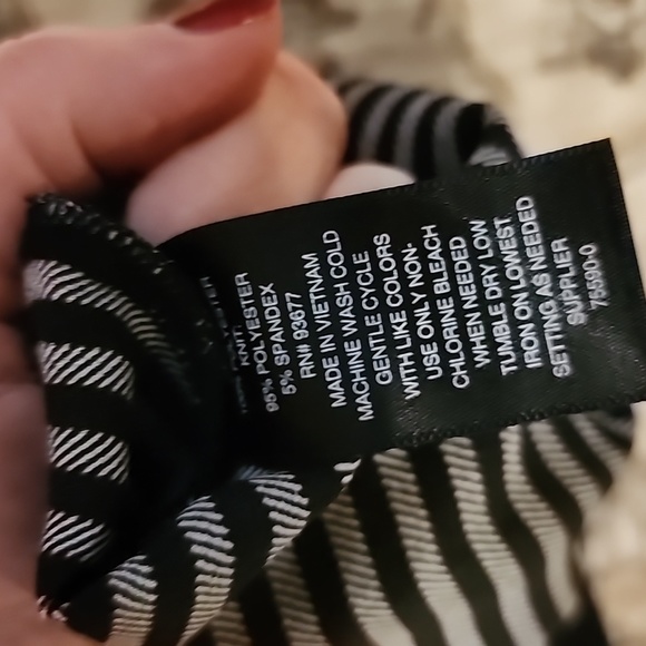 Large Ladies Worthington Top - Picture 2 of 4